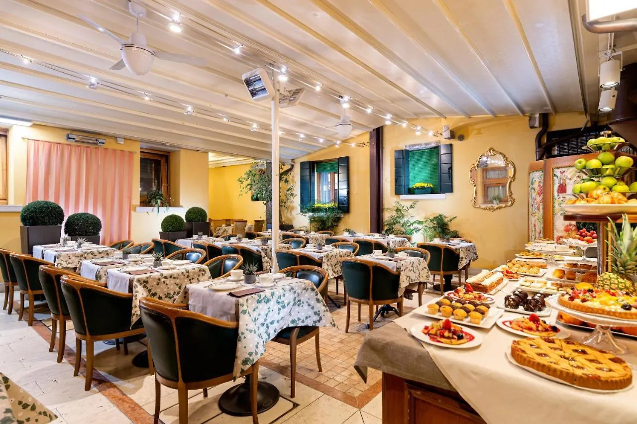 ****  Hotel Santa Marina Benátky Itálie